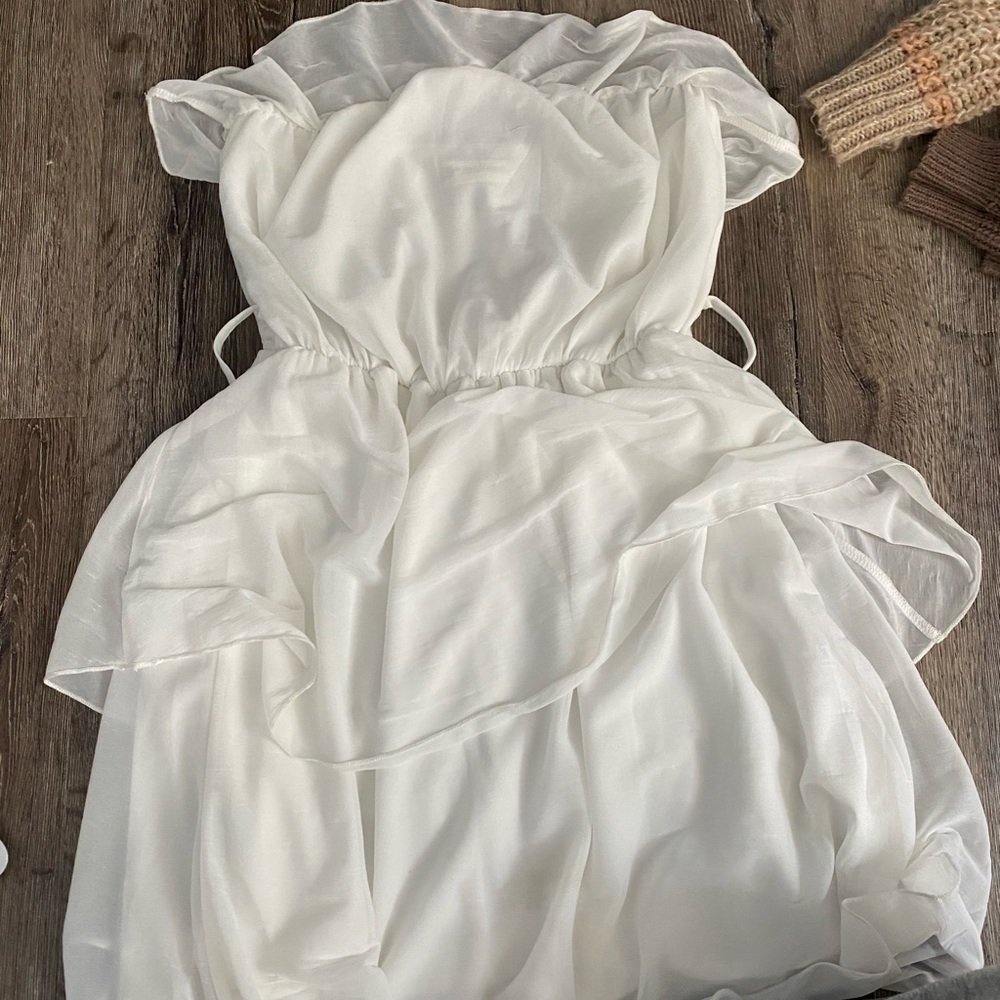 white loose mini dress